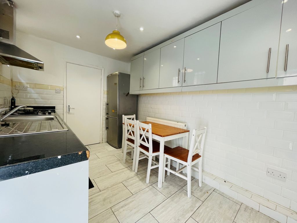 Property photo 1 of 5 Kitchen Diner