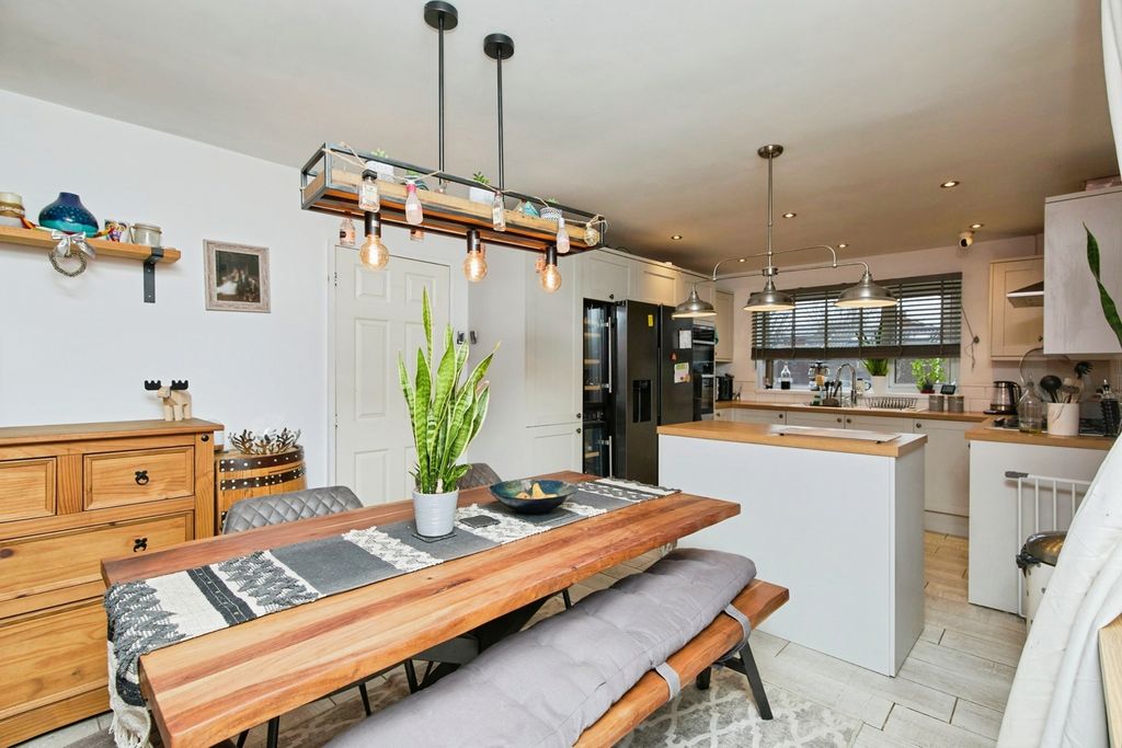 Property photo 3 of 27 Pbox-Img.Jpg