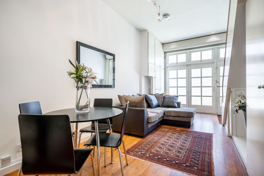 Property photo 3 of 12 Pindock-Mews-6 (2).Jpg