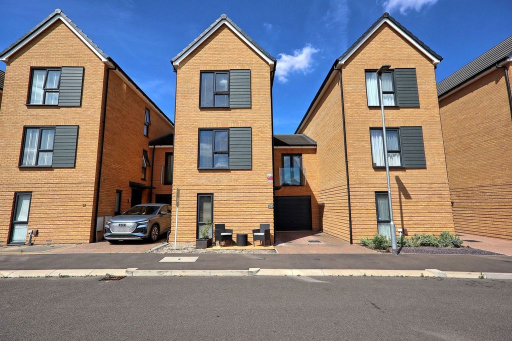 Property photo 1 of 33