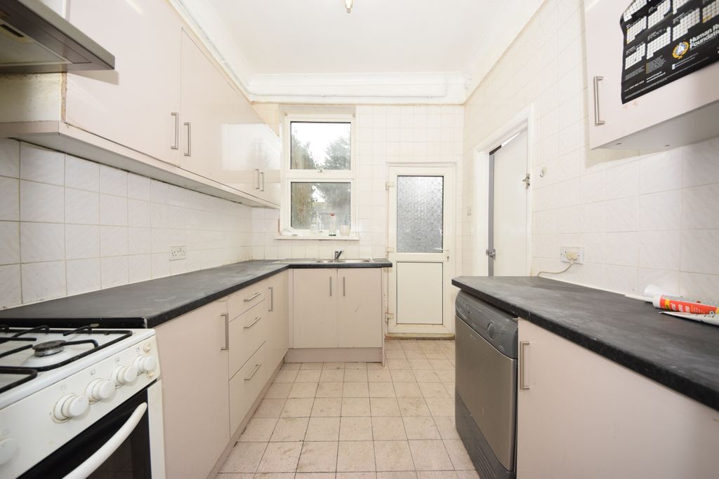 Property photo 2 of 3 Dudley Road 68 (20)