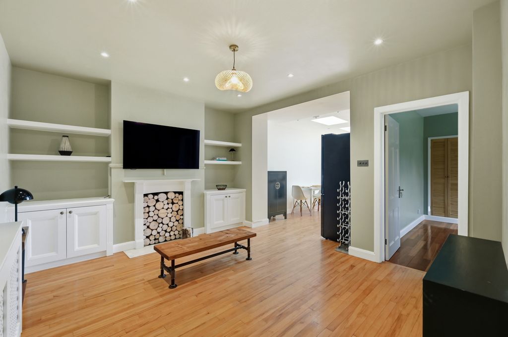 Property photo 2 of 18 Picture No. 14