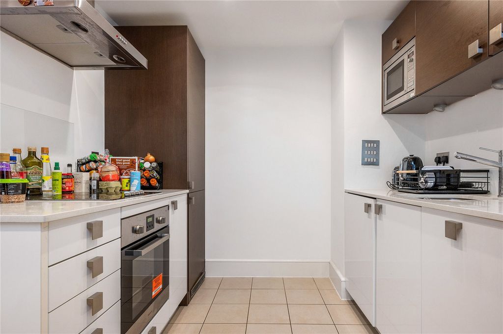 Property photo 3 of 17 Kitchen