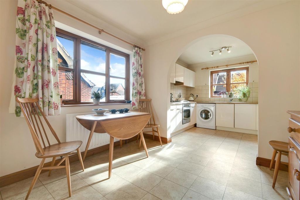 Property photo 3 of 23 Kitchen / Diner