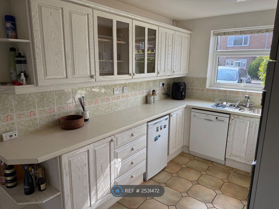 Property photo 3 of 14 Kitchen
