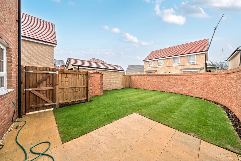 Property photo 2 of 12 Garden