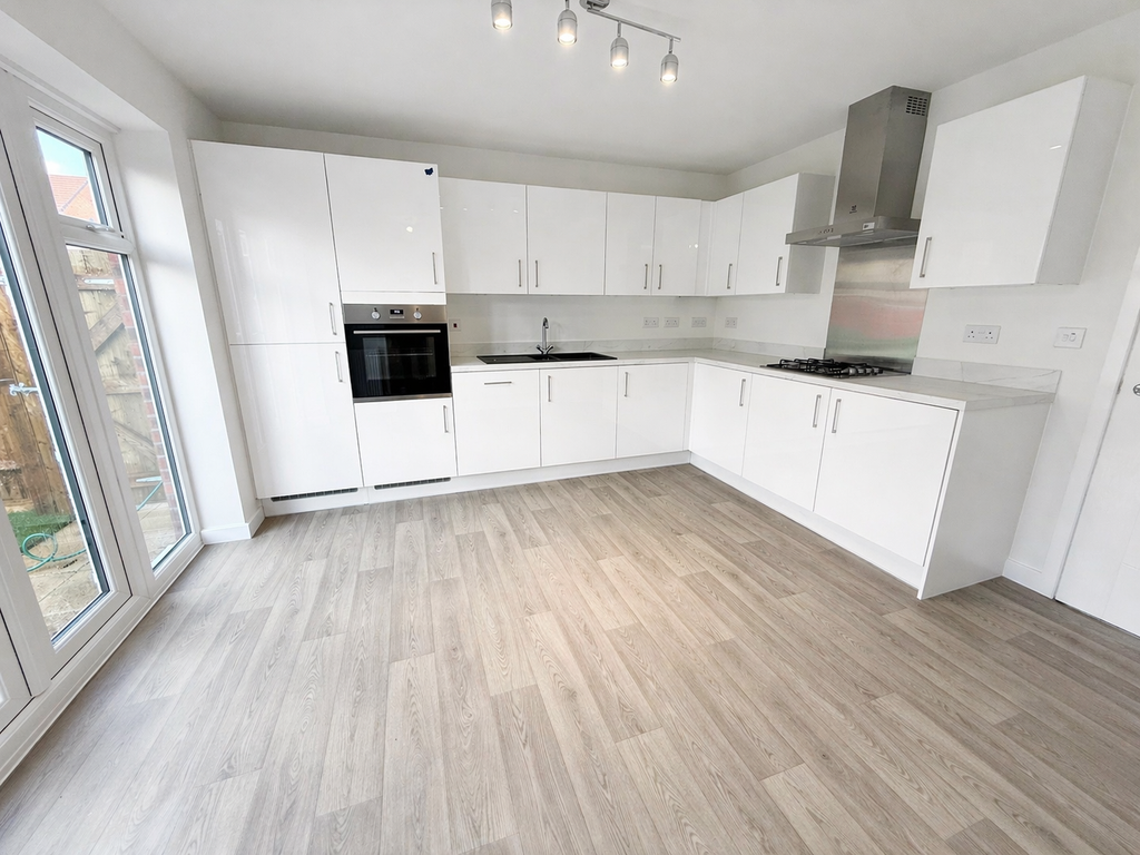 Property photo 3 of 11 Kitchen/Diner