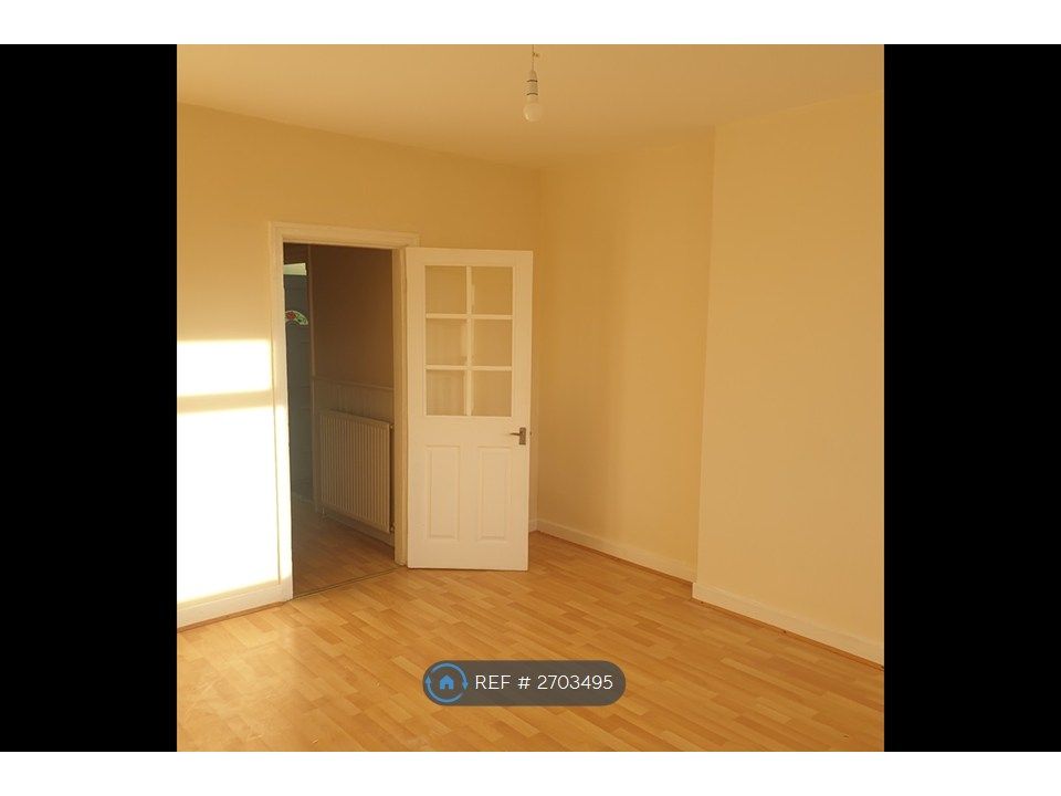 Property photo 3 of 17 Lounge 1