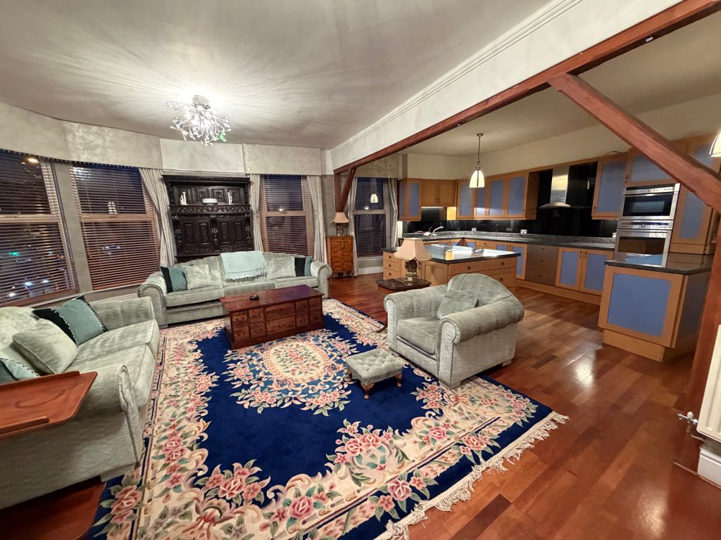 Property photo 3 of 11