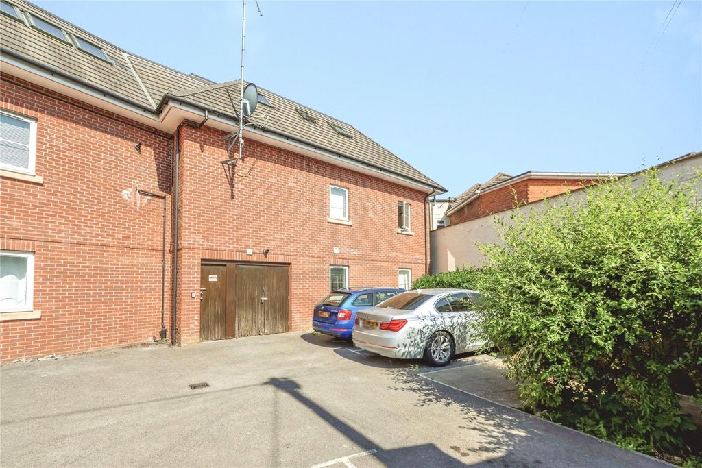 Property photo 2 of 16 Picture No. 08
