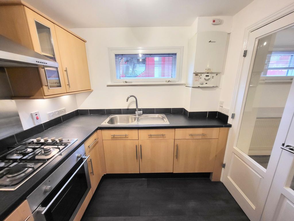 Property photo 3 of 9 Kitchen