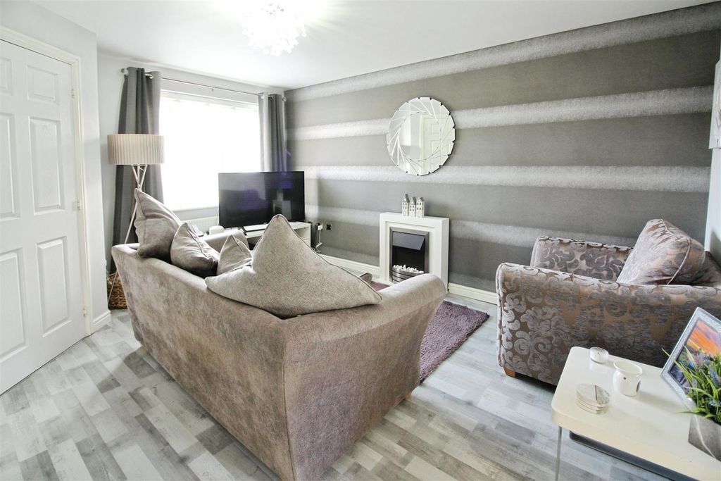 Property photo 2 of 17 Living Room