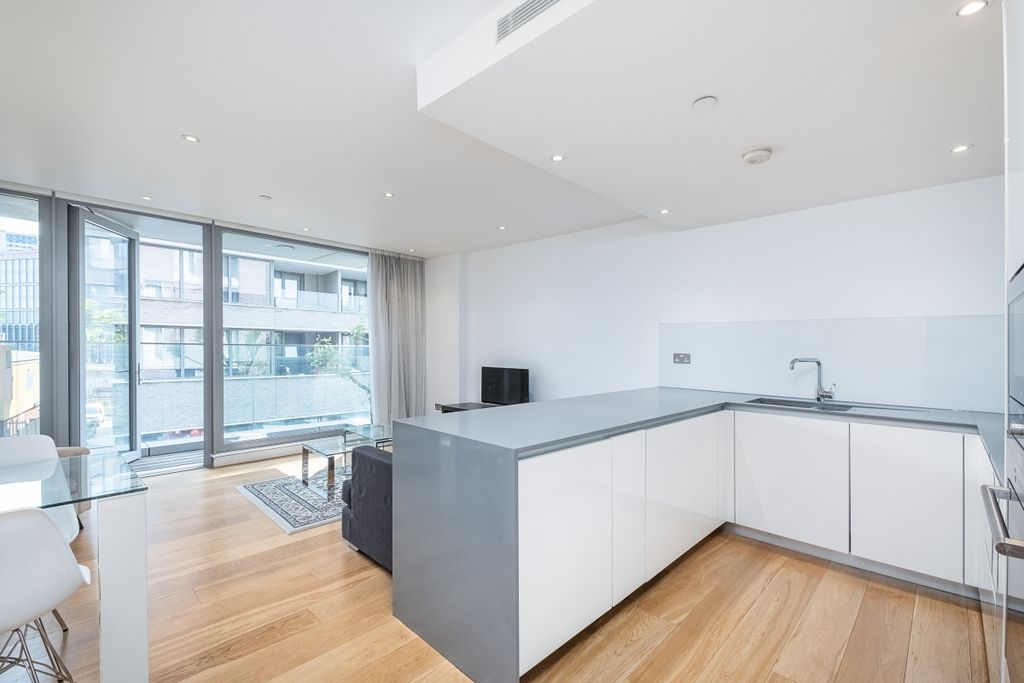 Property photo 3 of 12 Regents Wharf