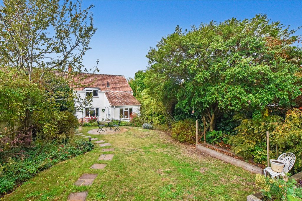 Property photo 2 of 28 Picture No. 11