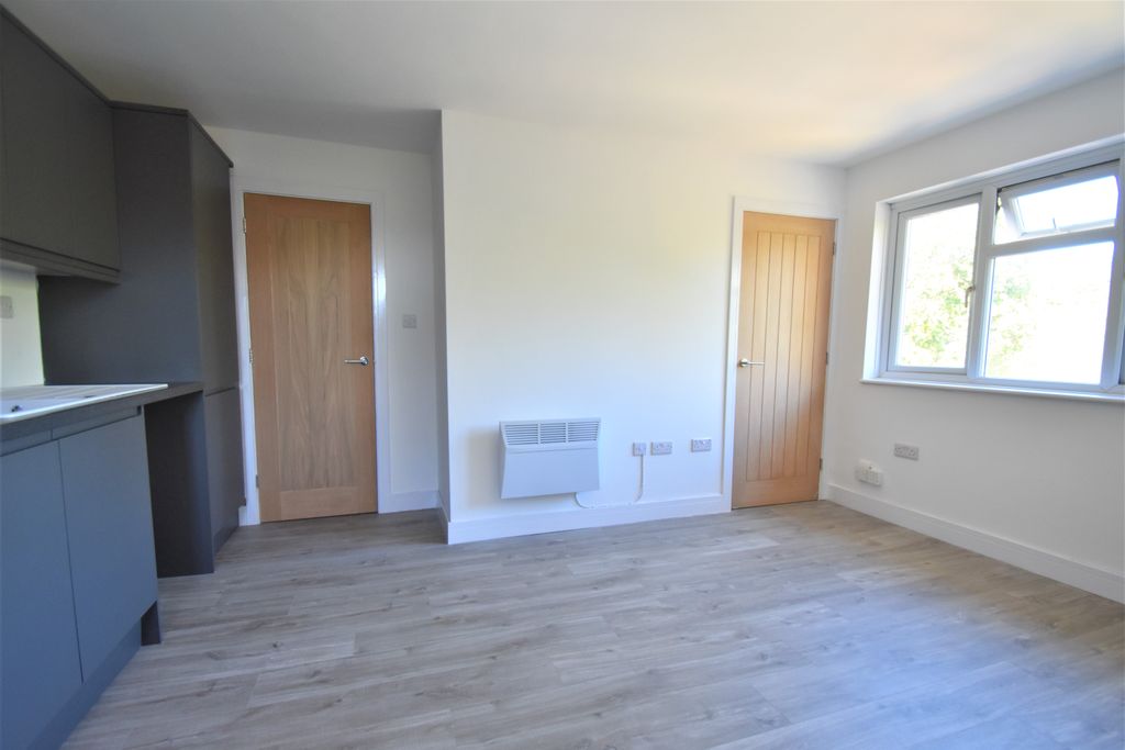 Property photo 3 of 7 Photo 04