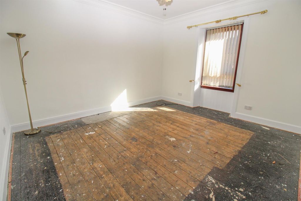 Property photo 3 of 23 Lounge-2.Jpg