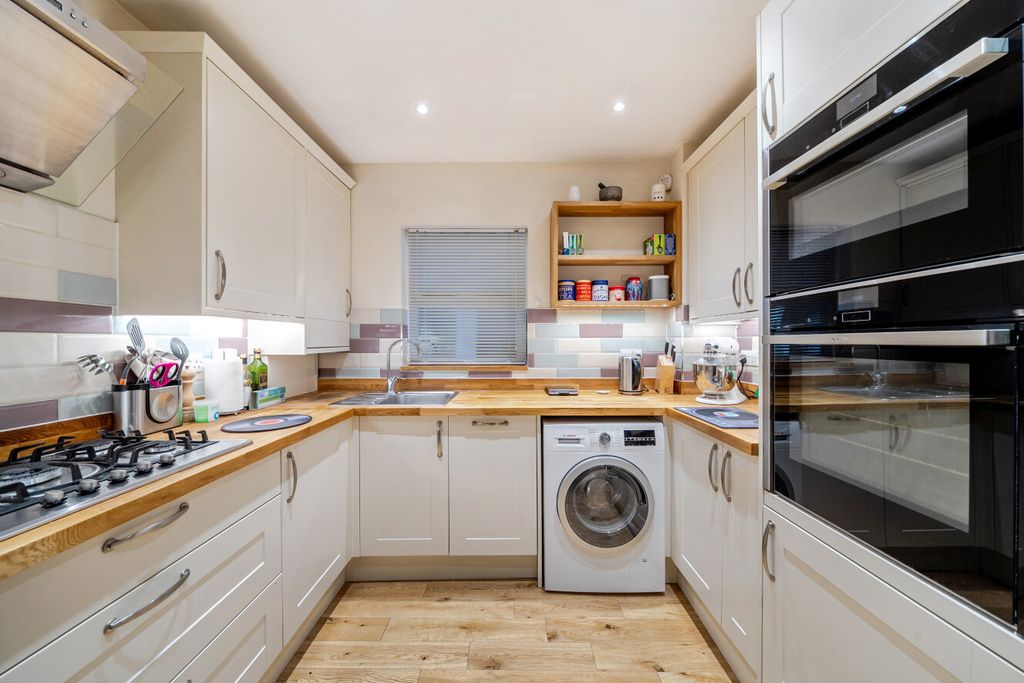 Property photo 3 of 16 1436523-10-69Cb9c...