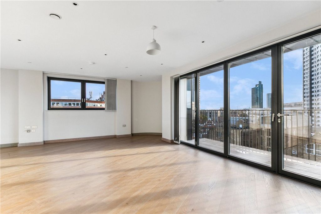 Property photo 2 of 16 Picture No. 10