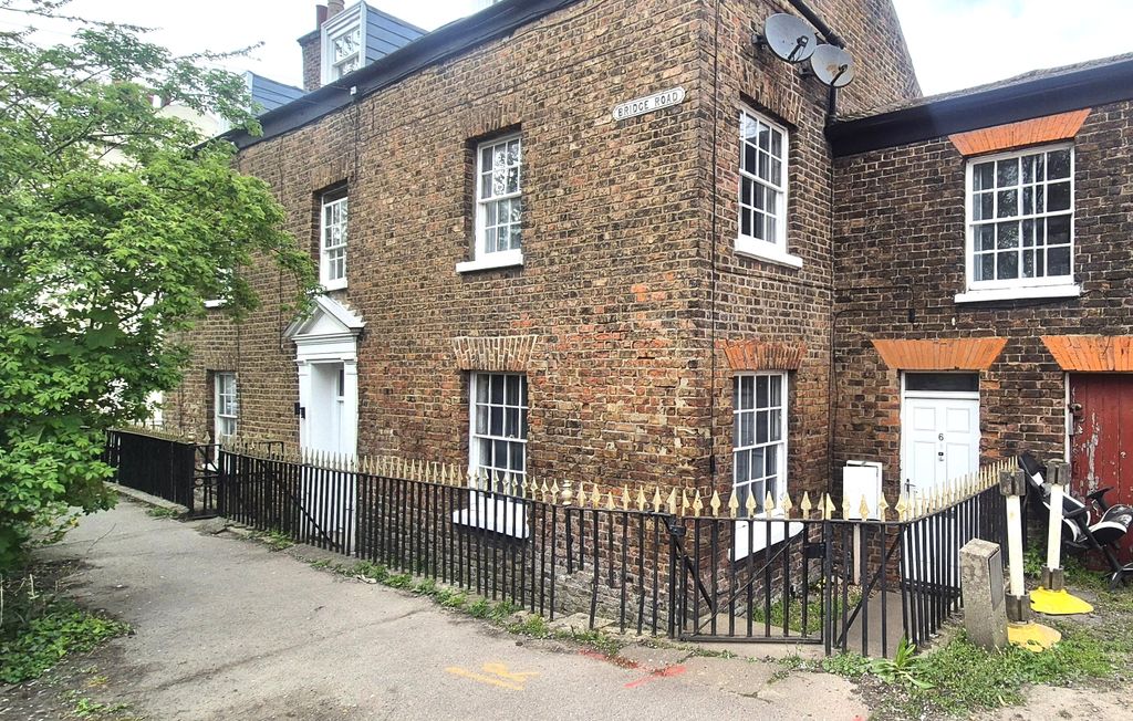 Property photo 1 of 5 Front