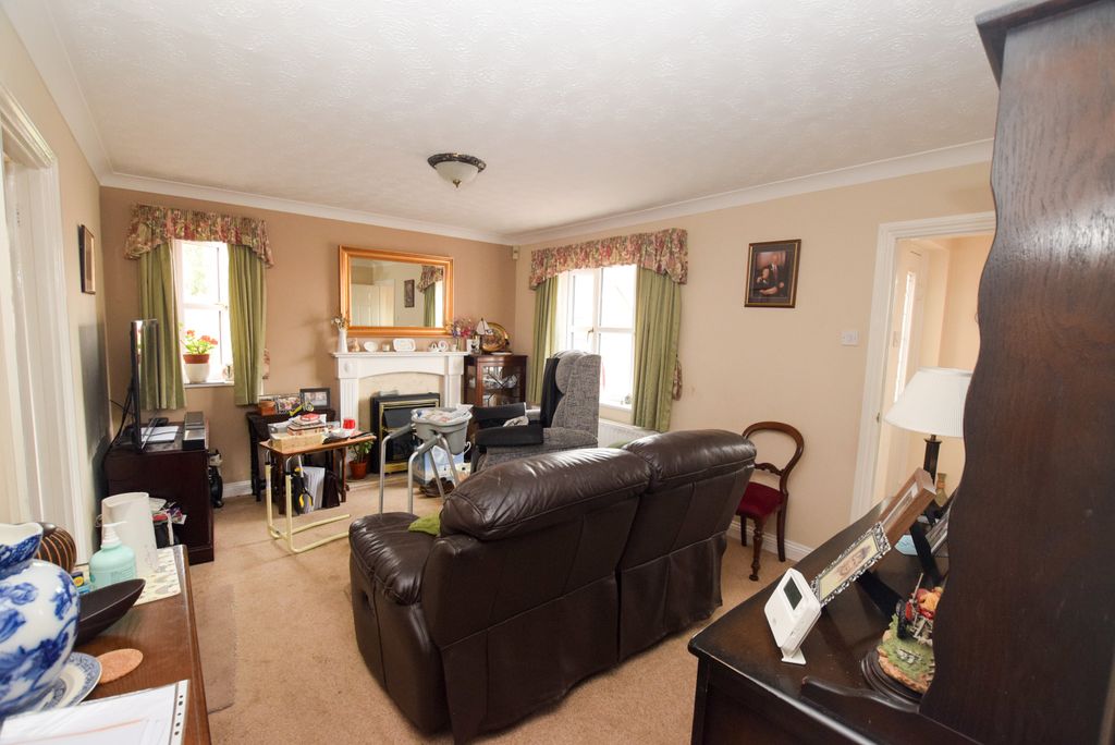Property photo 2 of 13