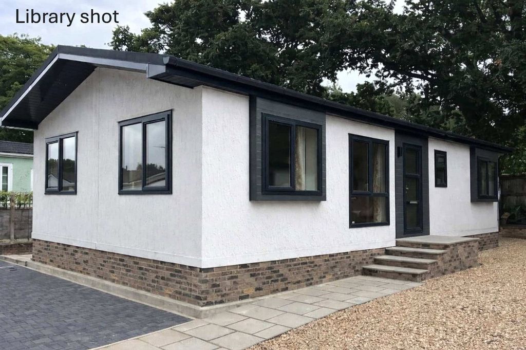 Property photo 1 of 3 Picture No. 05