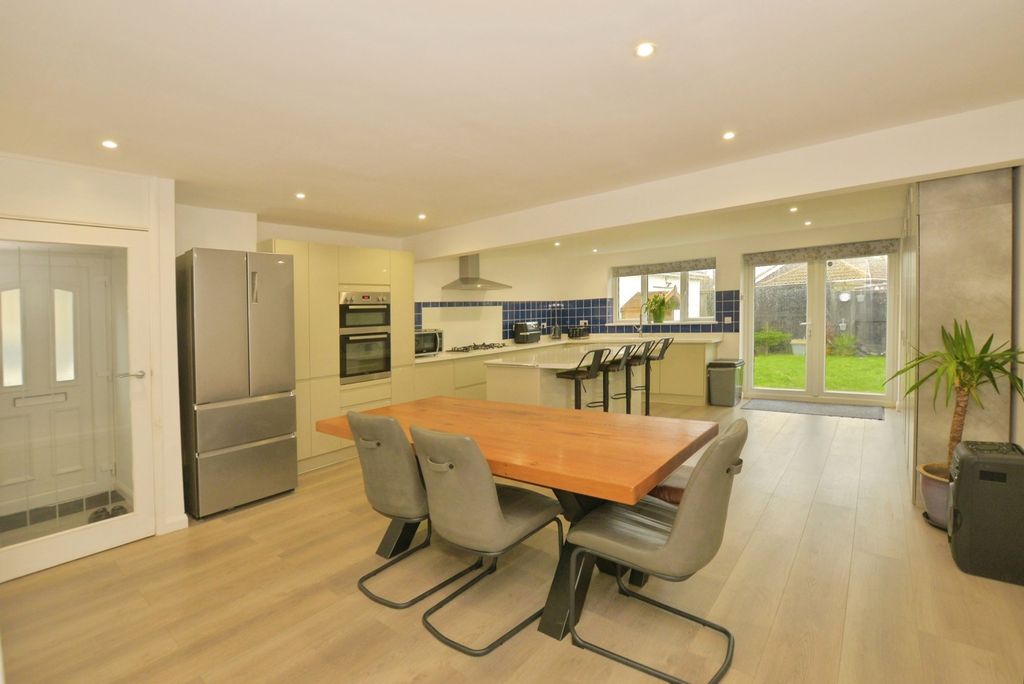 Property photo 3 of 17 Pbox-Img.Jpg