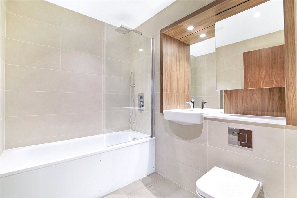 Property photo 3 of 12 Bathroom