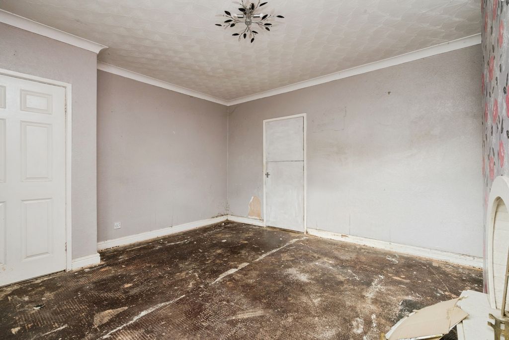 Property photo 3 of 17 Lounge