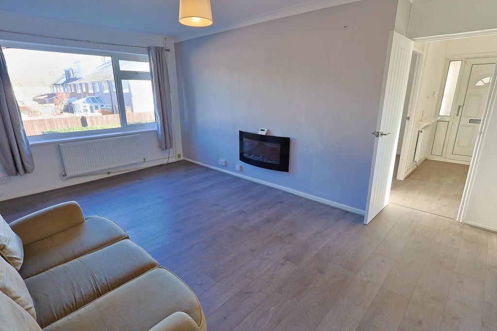 Property photo 2 of 8 Lounge