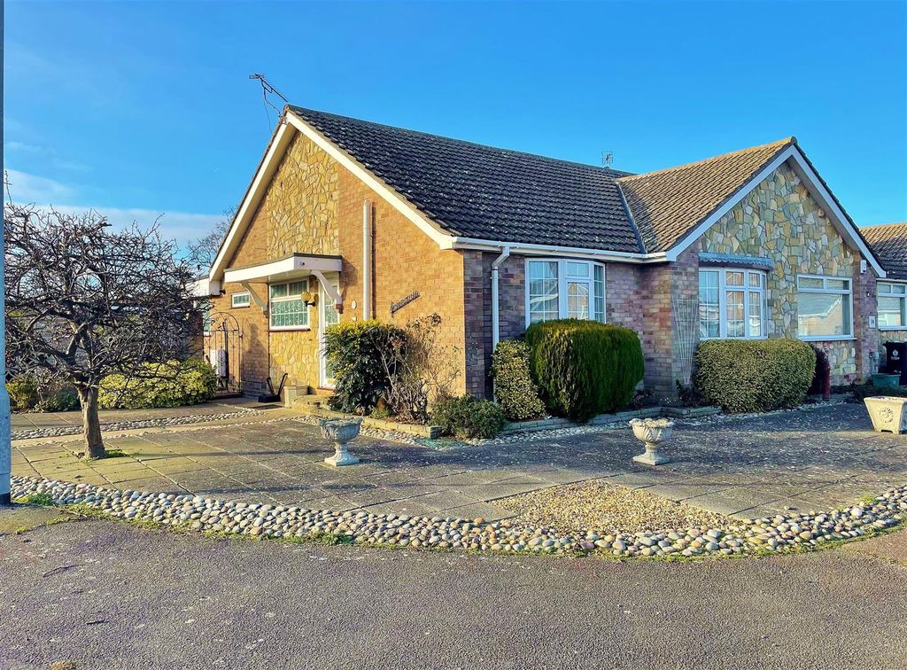Property photo 1 of 18 Outside - Front