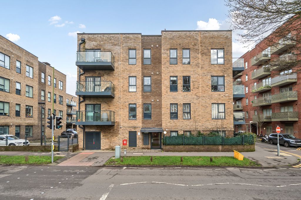 Property photo 1 of 22 1416790-1-6998325...