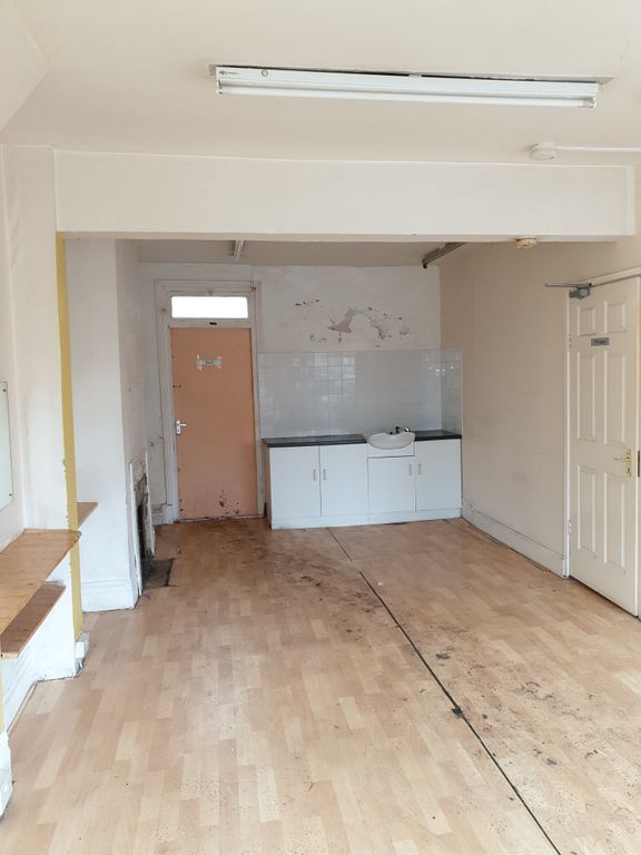 Property photo 3 of 7 Shop