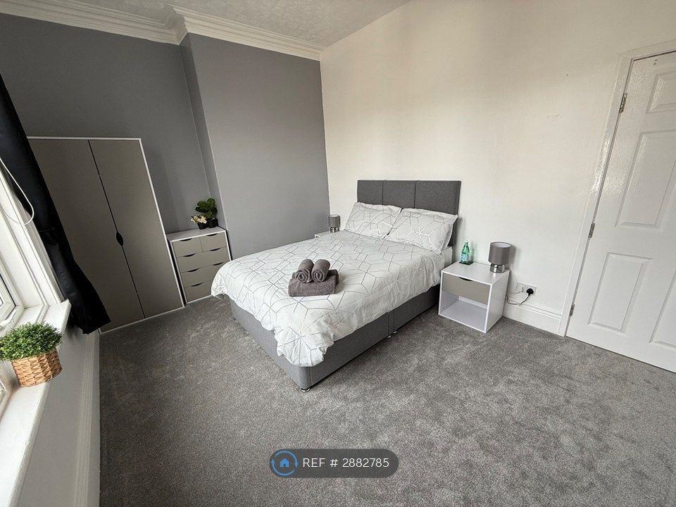 Property photo 2 of 19 Double Bedroom 1