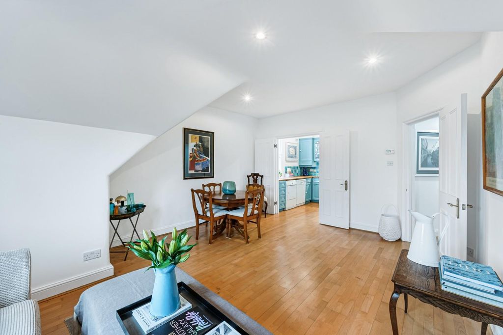 Property photo 1 of 6 Flat 7 - 110 Sutton Court Road-5.Jpg