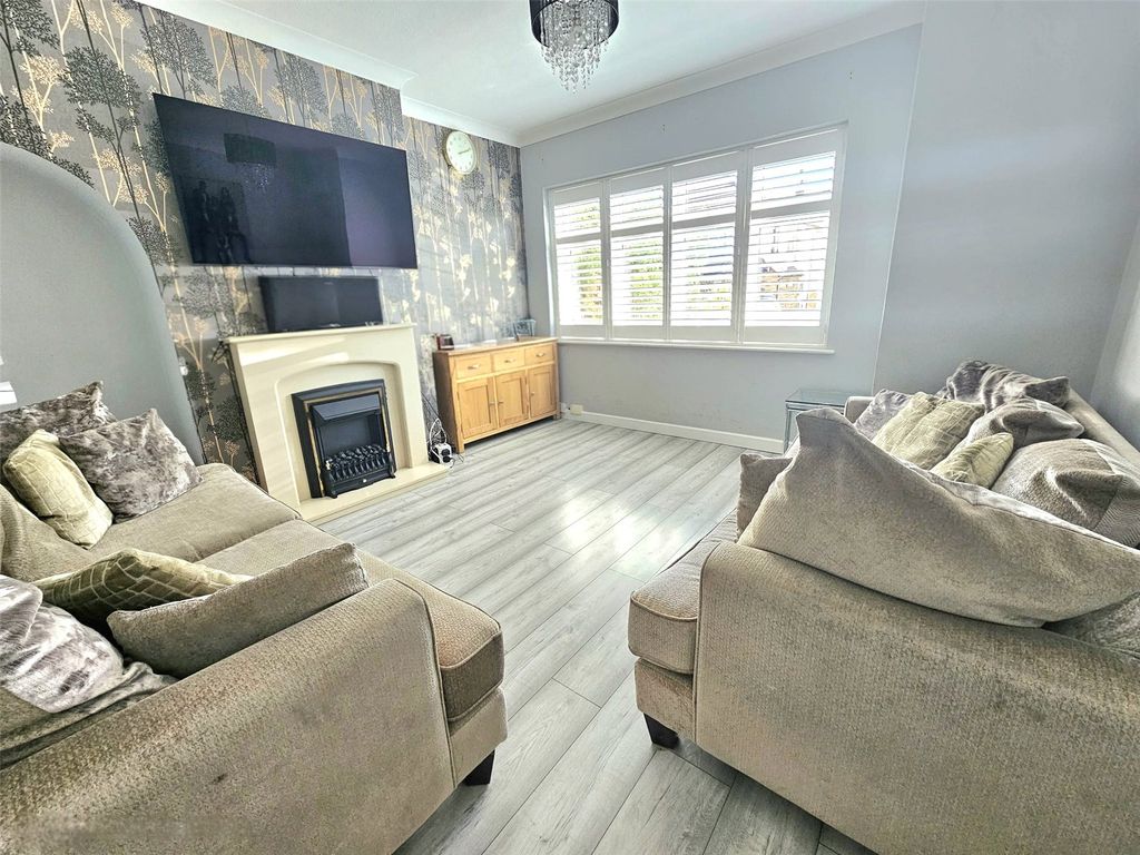 Property photo 2 of 17 Picture No. 30