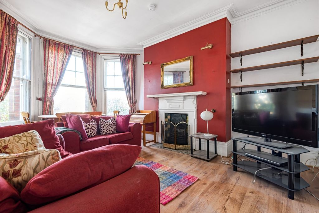Property photo 1 of 7 780335 (1)