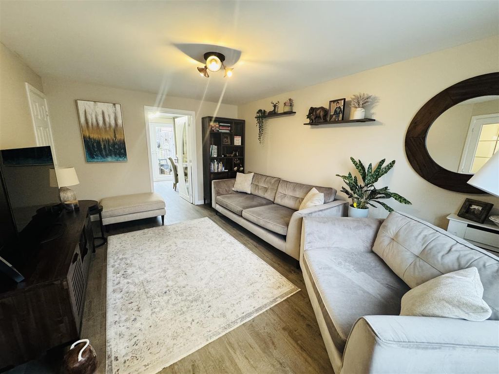 Property photo 2 of 27 Lounge