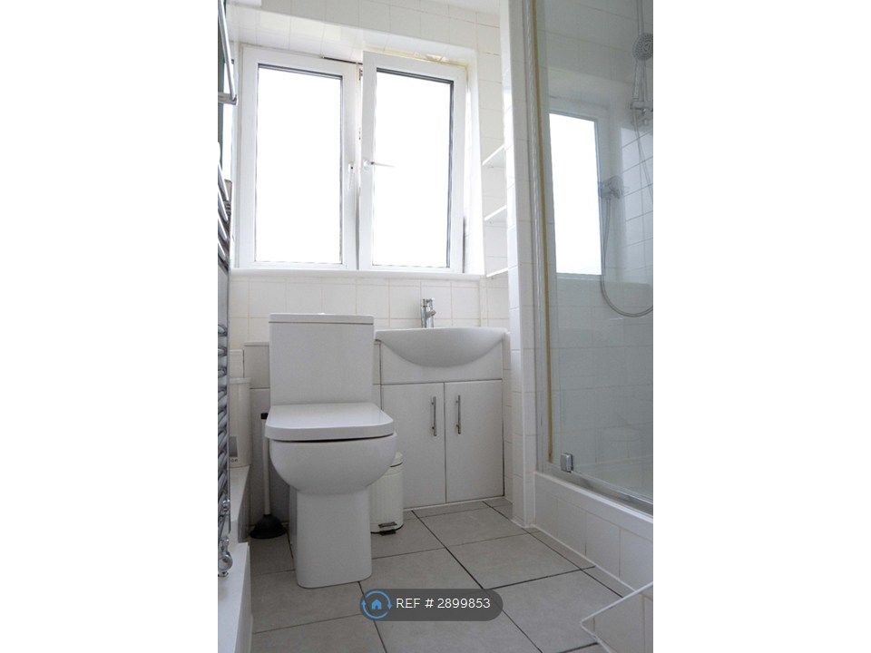Property photo 2 of 9 Bathroom