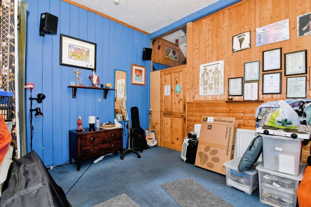 Property photo 3 of 20