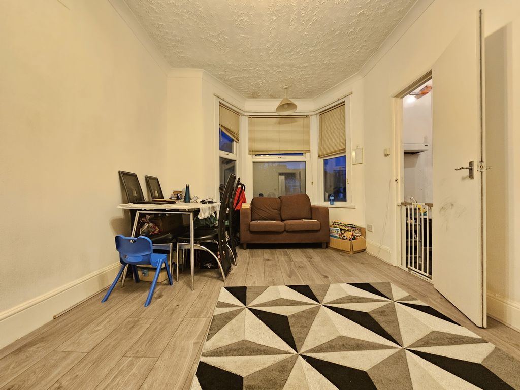 Property photo 2 of 8 Gallery