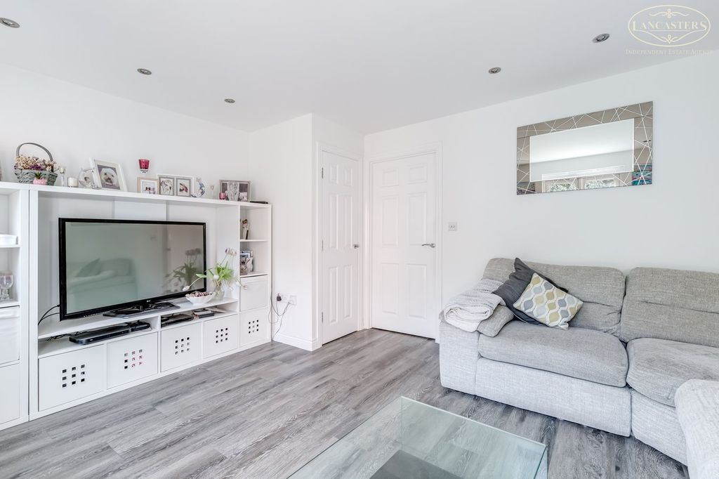 Property photo 3 of 18 Reception Room