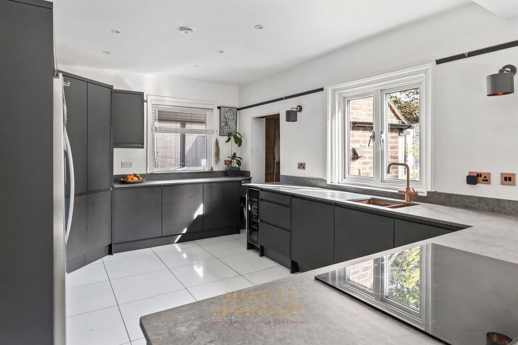 Property photo 2 of 41