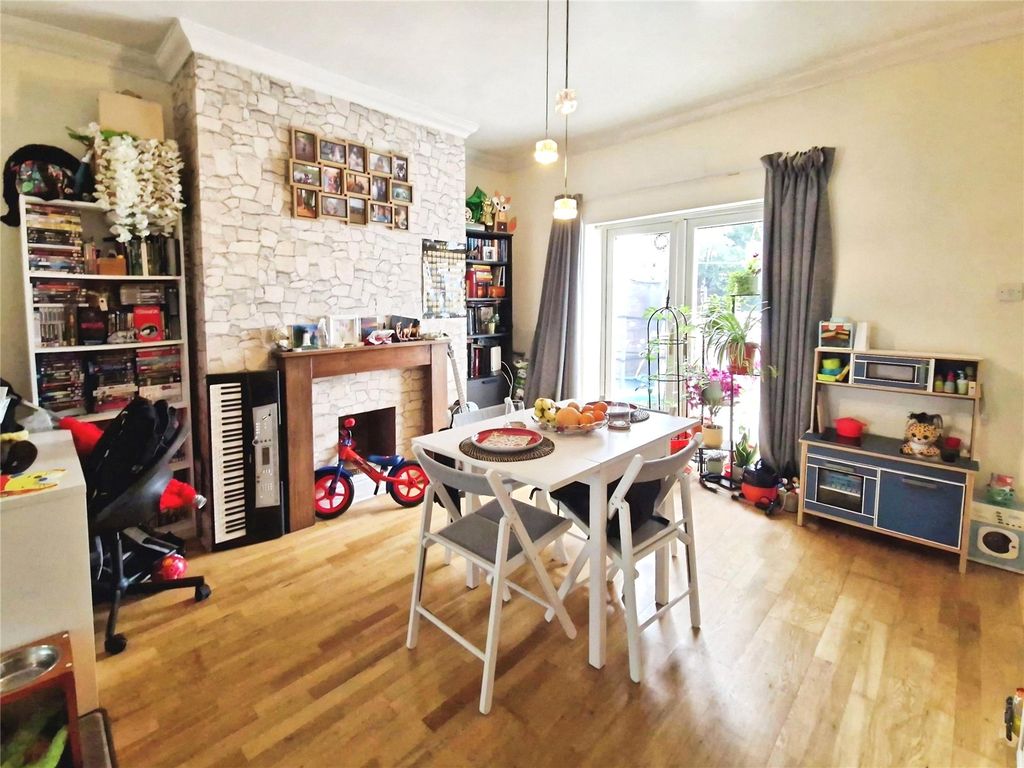 Property photo 3 of 16 Picture No. 20