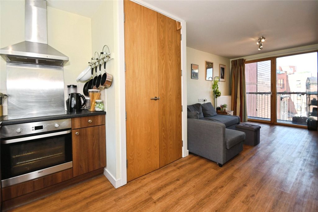 Property photo 3 of 17 Picture No. 32