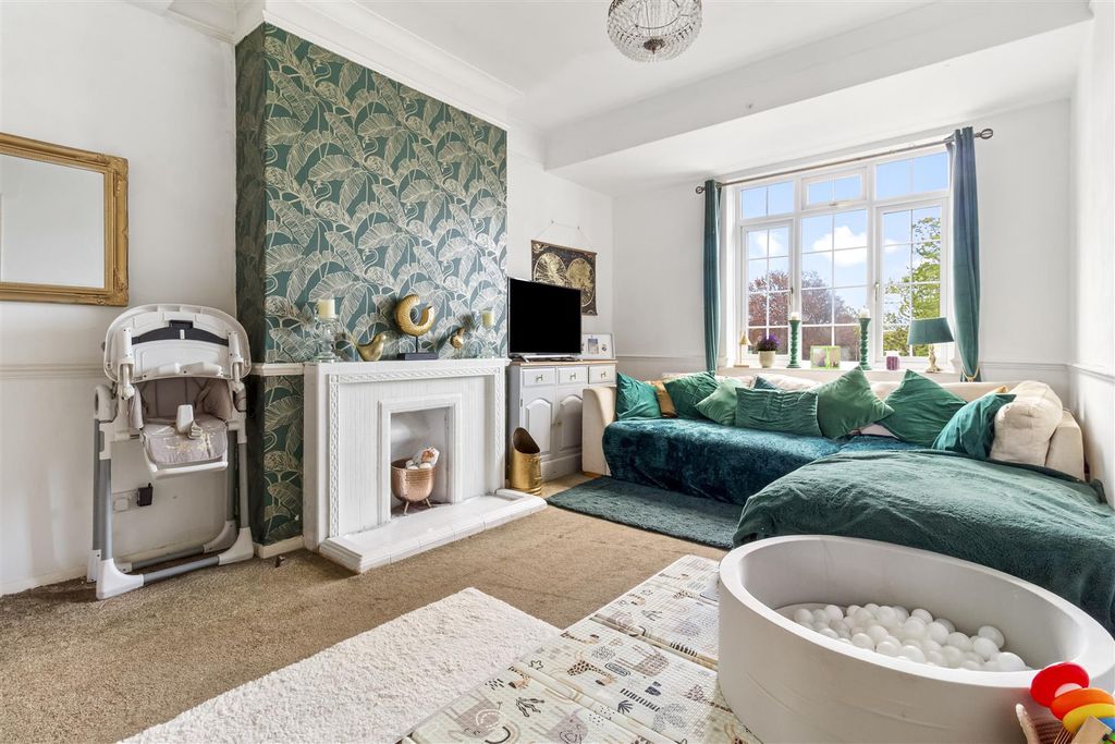 Property photo 2 of 11 3A Strand Parade New Shots-008.Jpg