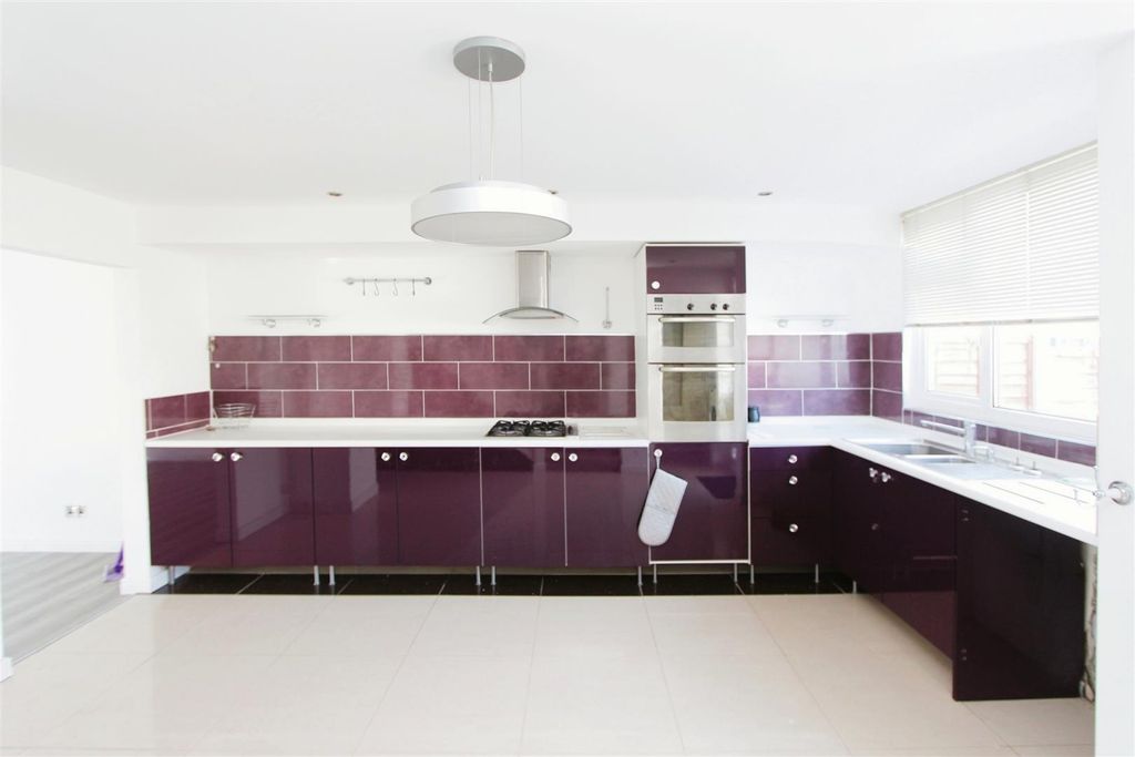 Property photo 3 of 11 Kitcen/Diner