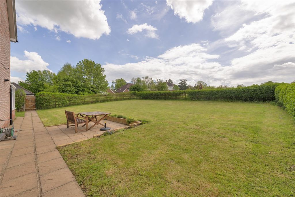 Property photo 3 of 22 6Darcy12.Jpg