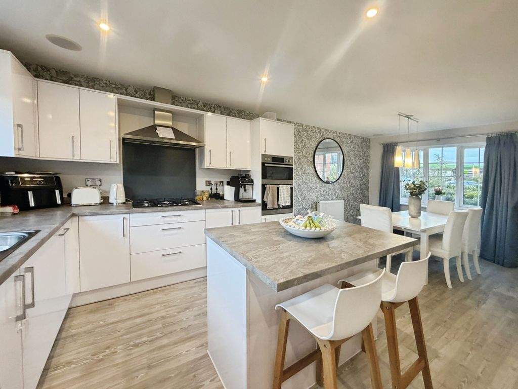 Property photo 3 of 28