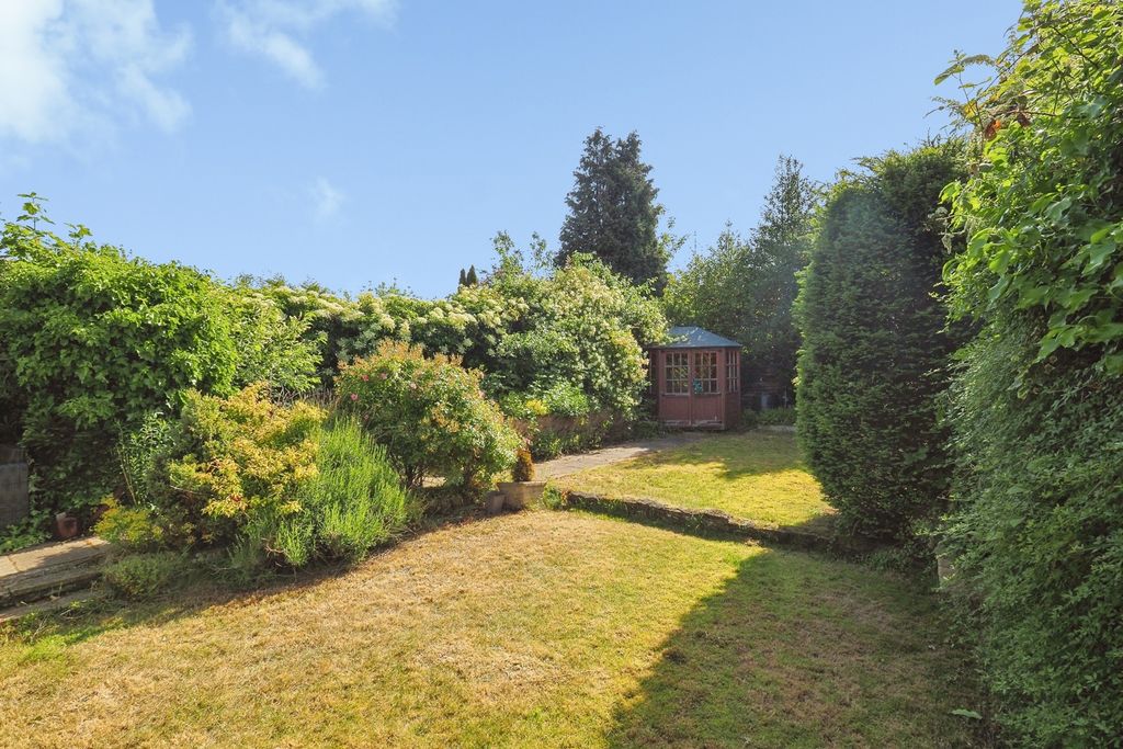 Property photo 2 of 13 Garden