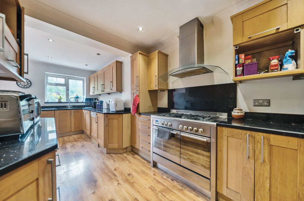 Property photo 3 of 22 1293764-6825d56c3...